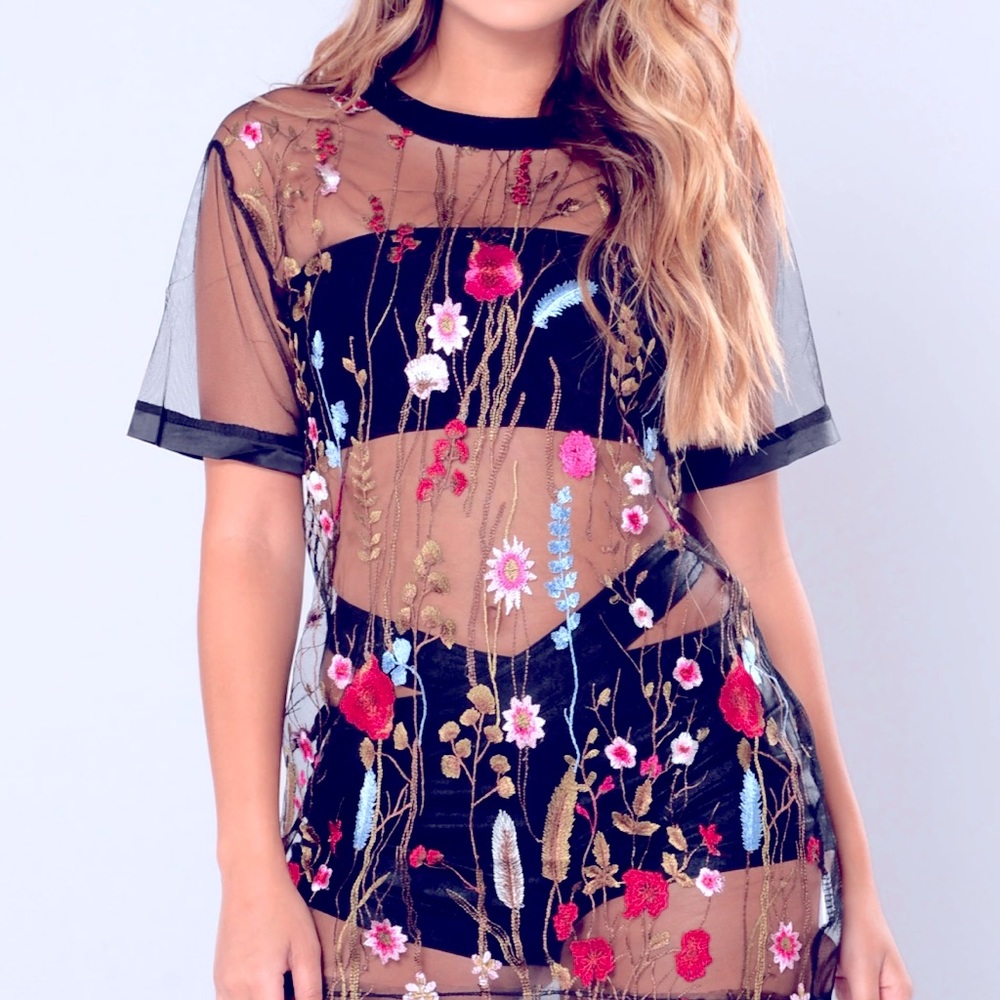 🌸3 for $30 NWT Fashion Nova Daisies  Mesh Floral Tops Embroidery Size S sheer
